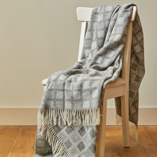 Carthen Wlân Cymreig - Manhattan Llwyd | Welsh Wool Blanket - Manhattan Dove Grey