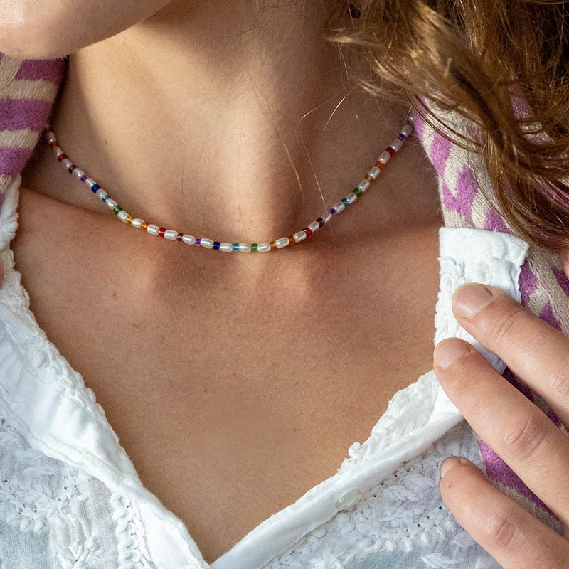Cadwyn Gleiniau Gwydr Lliwiau'r Enfys | Silver Plated and Rainbow Glass Bead Necklace