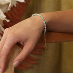 Breichled Gleiniau Hadau - Perlog a Gwyrddlas  | Seed Bead & Pearl Bracelet - Aqua