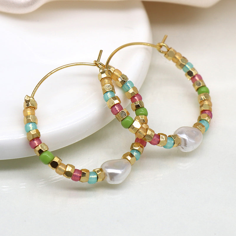 Clustdlysau Perlog - Lliw Aur a Phastel | Earrings with Pearls - Gold Coloured and Pastel