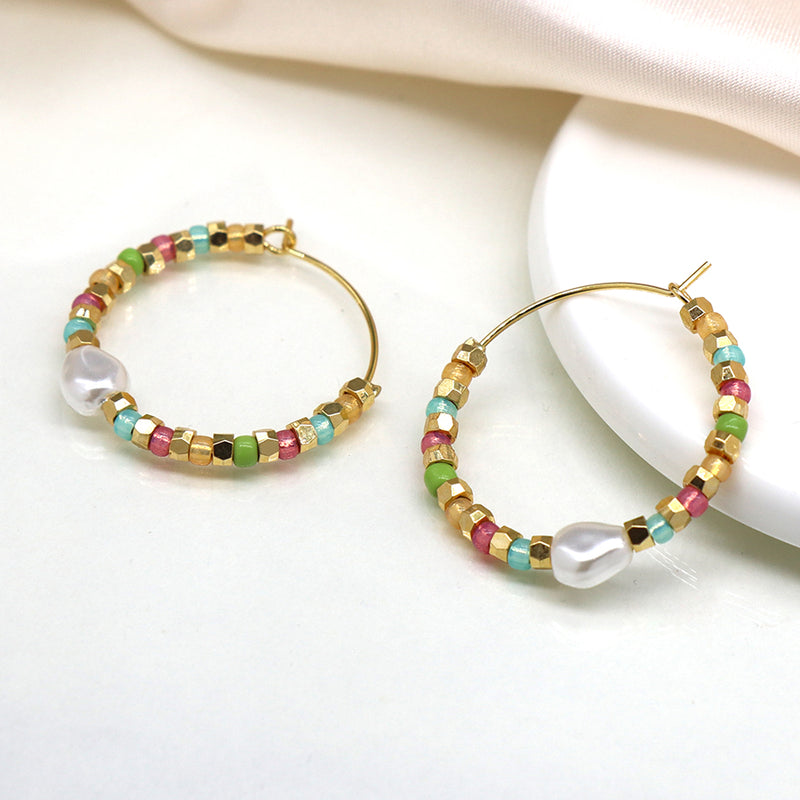 Clustdlysau Perlog - Lliw Aur a Phastel | Earrings with Pearls - Gold Coloured and Pastel