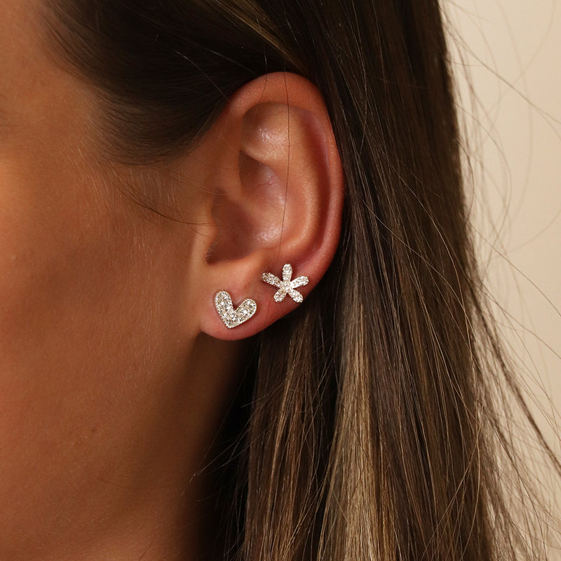 Clustdlysau Calon Grisial | Silver Plated Crystal Heart Earrings