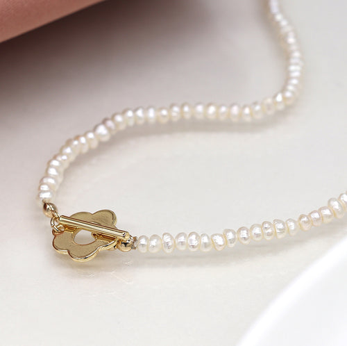 Cadwen Perlau | Ivory Freshwater Pearl and Golden Flower Clasp Necklace