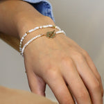 Breichled Perlau | Ivory Freshwater Pearl and Golden Flower Clasp Bracelet