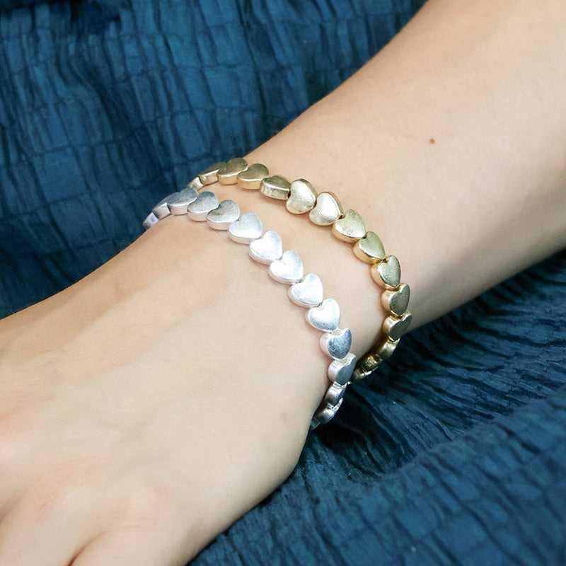 Breichled Calonnau Arian | Silver Plated Polished Hearts Bracelet