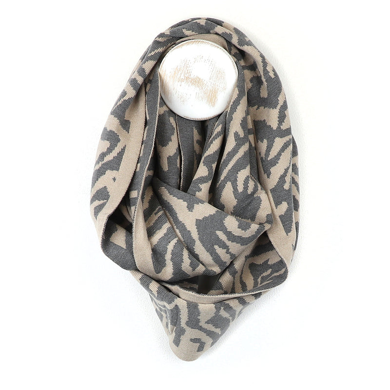 Snŵd Streip Anifail Llwyd | Grey Animal Stripe Snood