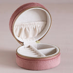 Cas Gemwaith Teithio Melfed - Pinc | Round Velvet Travel Jewellery Case - Rose Pink