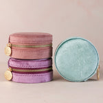 Cas Gemwaith Teithio Melfed - Pinc | Round Velvet Travel Jewellery Case - Rose Pink