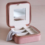 Cas Gemwaith Teithio Melfed - Pinc | Square Velvet Travel Jewellery Case - Rose Pink