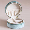 Cas Gemwaith Teithio Melfed - Mintys | Round Velvet Travel Jewellery Case - Mint Green