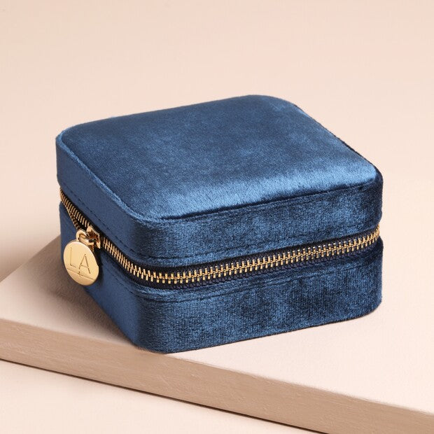 Cas Gemwaith Teithio Melfed - Nêfi | Square Velvet Travel Jewellery Case - Navy Blue