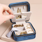 Cas Gemwaith Teithio Melfed - Nêfi | Square Velvet Travel Jewellery Case - Navy Blue