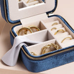 Cas Gemwaith Teithio Melfed - Nêfi | Square Velvet Travel Jewellery Case - Navy Blue