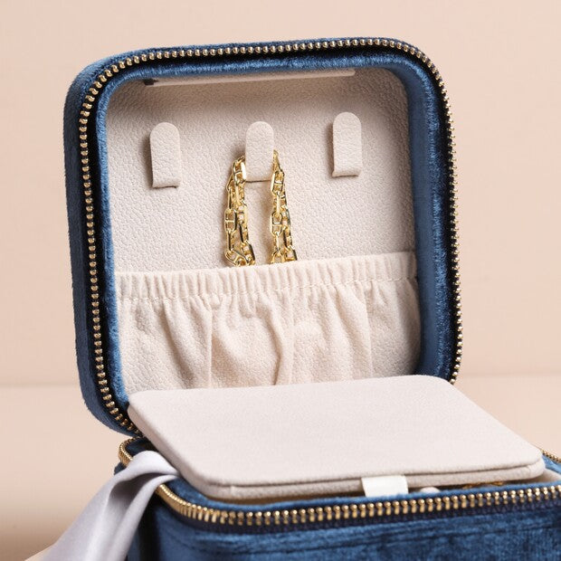 Cas Gemwaith Teithio Melfed - Nêfi | Square Velvet Travel Jewellery Case - Navy Blue