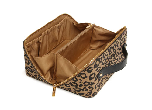 Bag Ymolchi - Llewpart | Train Case by Alice Wheeler - Leopard