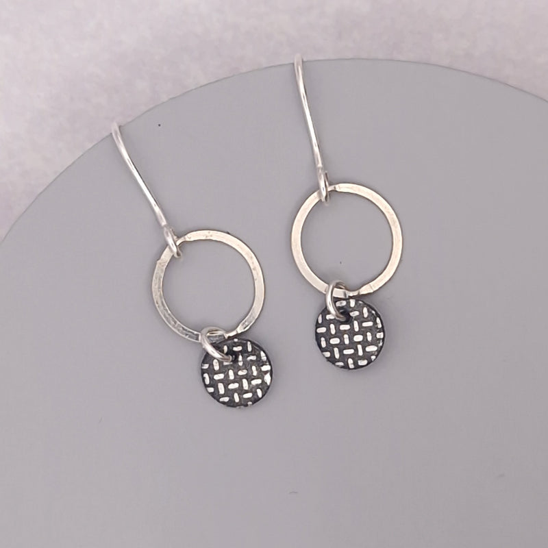 Clustdlysau Crwn | Droplet Round Earrings by Circle & Dash - Cityscape