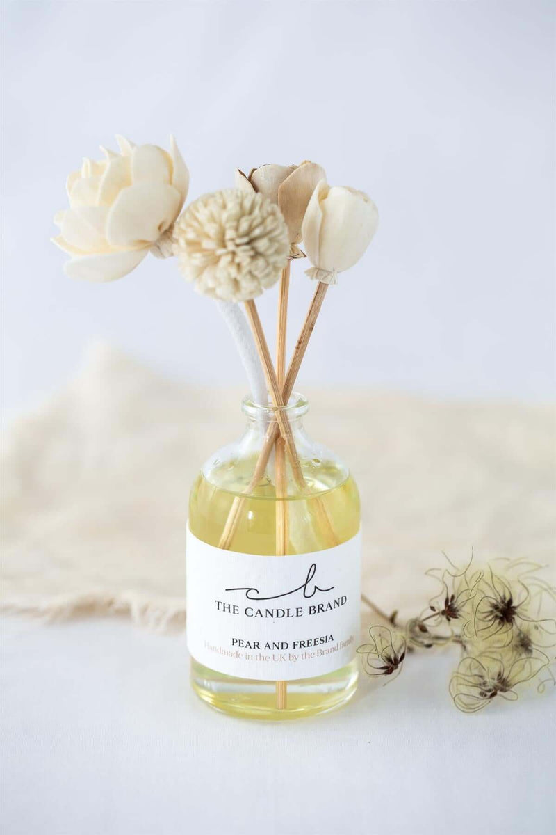 AIL-LENWAD Tryledwr Blodeuog - Gellyg a Ffrisia | Flower Difffuser REFILL - Pear & Freesia