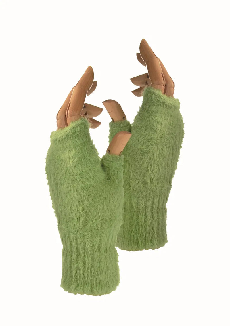 Cynheswyr Dwylo | Fluffy & Downy Mitts - Grass