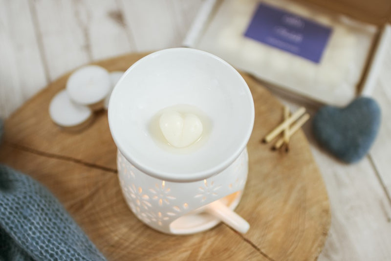 Cwyr Persawrus - Cwrens Duon a Tiwbros | Calon Wax Melts - Blackcurrant & Tuberose