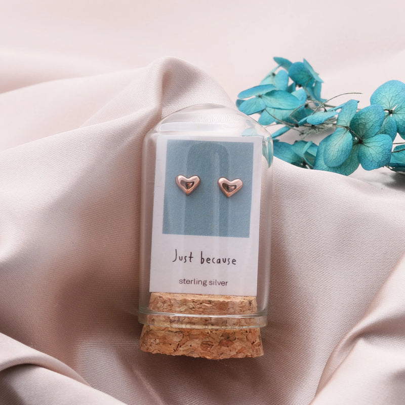 Clustdlysau Styd Calon - Aur Coch | Just Because Stud Earrings - Rose Gold