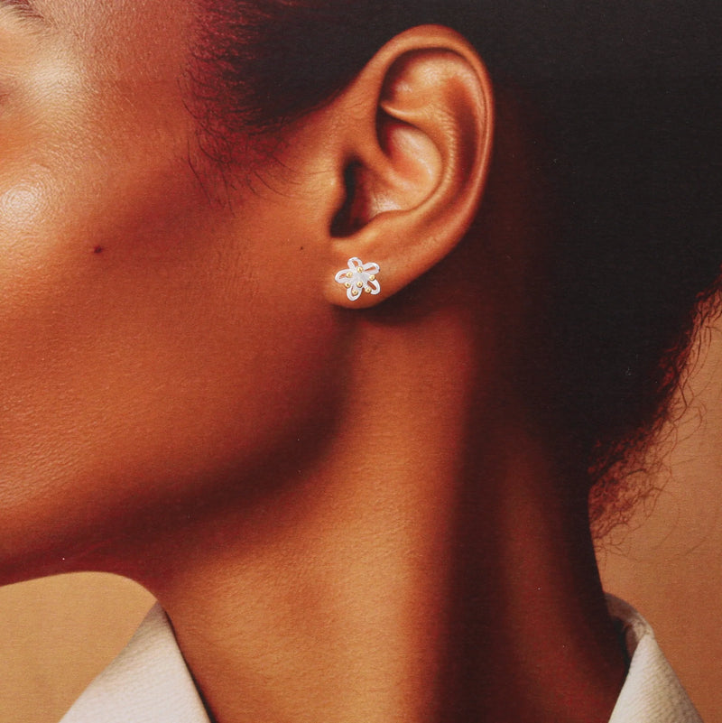 Clustdlysau Blodau i Mam | Flower Stud Earrings - Mum for You