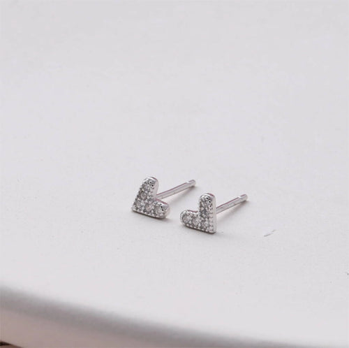 Clustdlysau Styd Calon - Cariad | Heart Stud Earrings - Silver