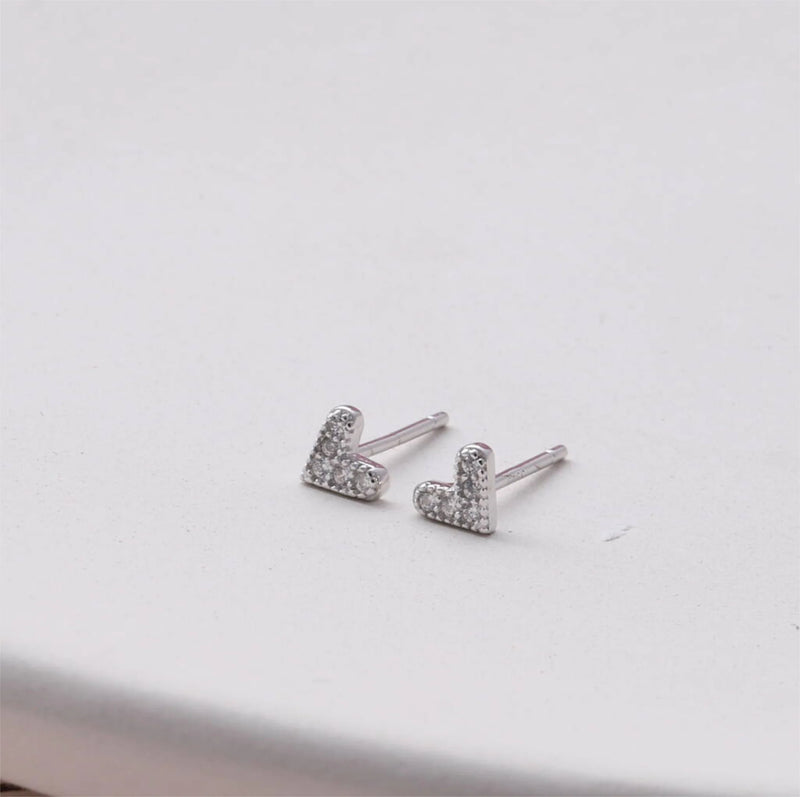 Clustdlysau Styd Calon - Cariad | Heart Stud Earrings - Silver