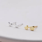Clustdlysau Styd Calon - Cariad | Heart Stud Earrings - Silver