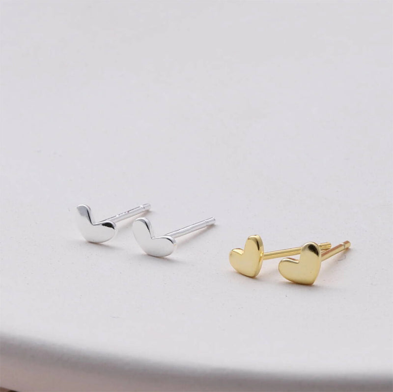 Clustdlysau Styd Calon - Cariad | Heart Stud Earrings - Silver