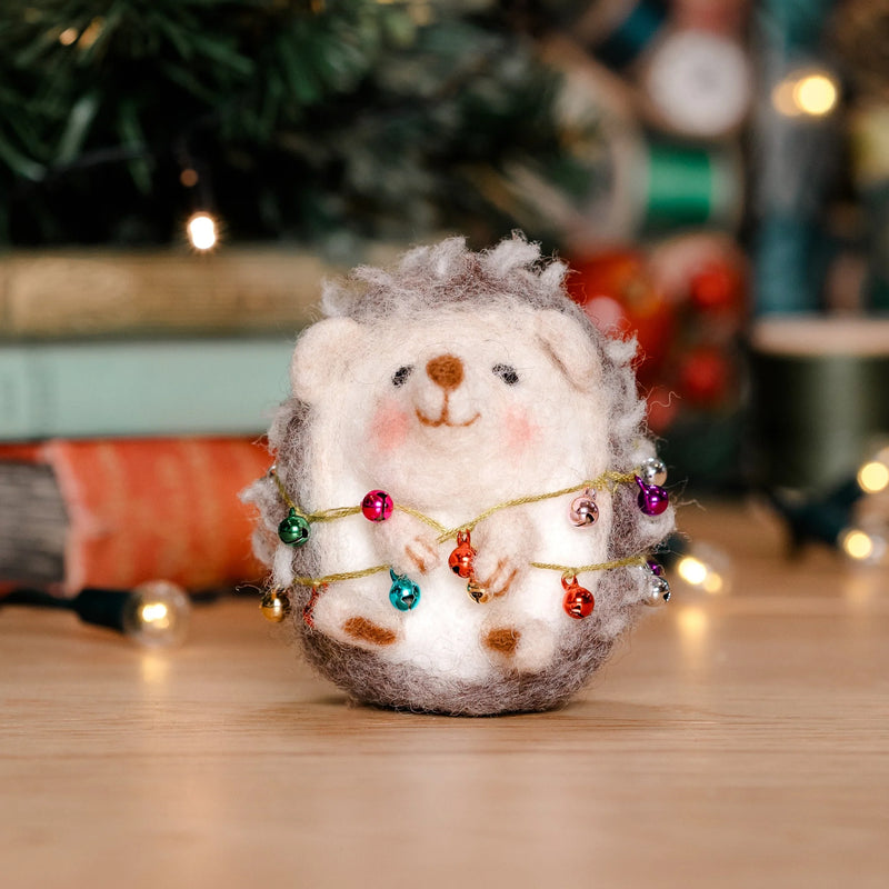 Pecyn Ffeltio Nodwydd - Draenog Nadolig | Needle Felting Craft Kit - Christmas Hedgehog
