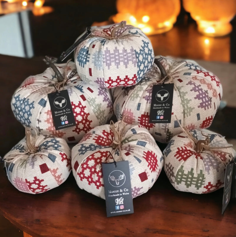 Pwmpen Brethyn - Canolig | Tapestry Pumpkin - Medium