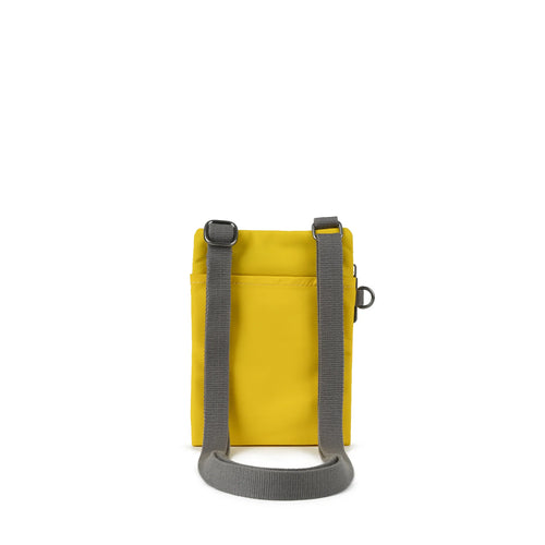 Bag Ffôn Chelsea Roka | ROKA Chelsea Phone Bag - Mustard (Sustainable Nylon)