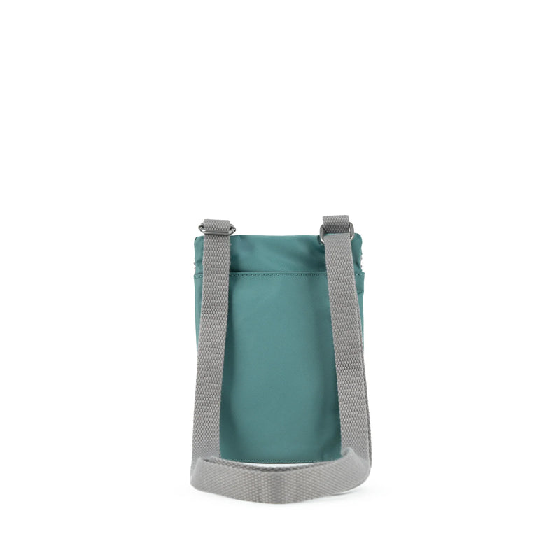 Bag Ffôn Chelsea Roka | ROKA Chelsea Phone Bag - Sage (Sustainable Nylon)