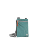 Bag Ffôn Chelsea Roka | ROKA Chelsea Phone Bag - Sage (Sustainable Nylon)