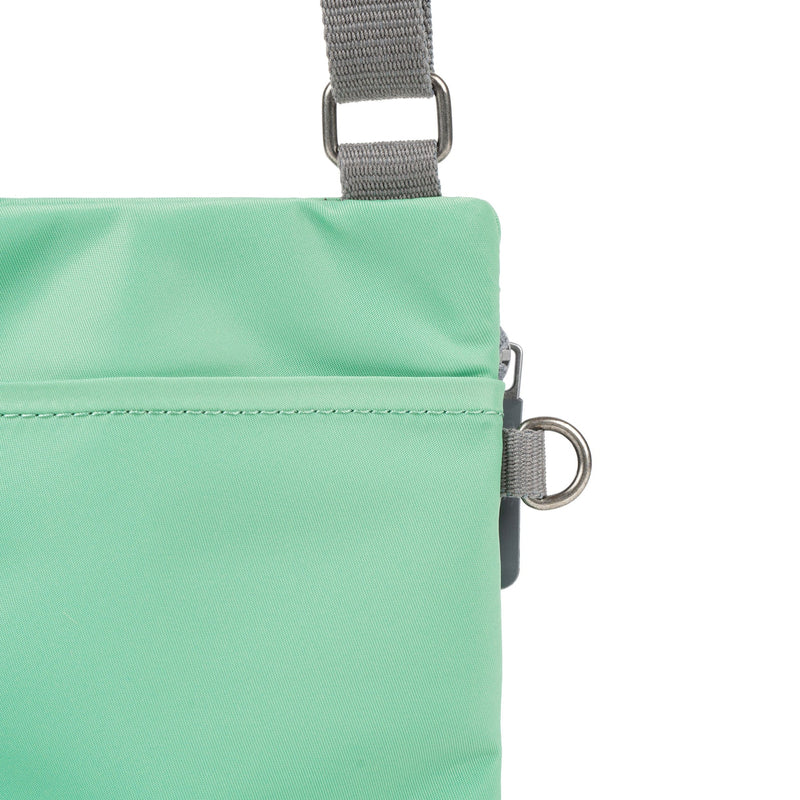 Bag Ffôn Chelsea Roka | ROKA Chelsea Phone Bag - Matcha (Sustainable Nylon)
