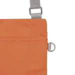 Bag Ffôn Chelsea Roka | ROKA Chelsea Phone Bag - Rooibos (Sustainable Nylon)