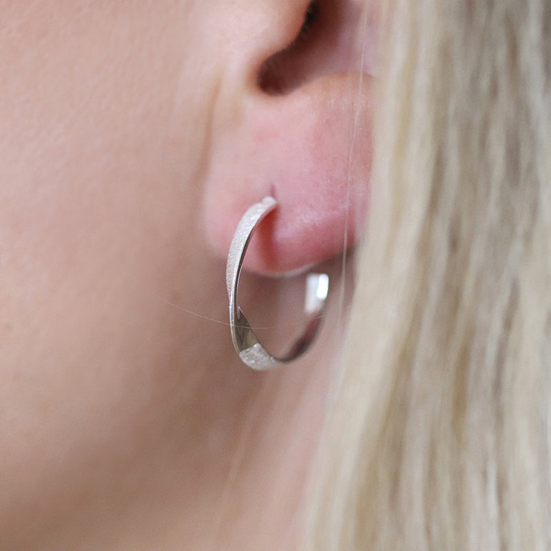 Clustdlysau Arian | Sterling Silver Earrings - Twist Hoop