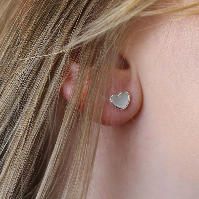Clustdlysau Arian | Sterling Silver Pearl Heart Stud Earrings