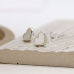 Clustdlysau Arian | Sterling Silver Pearl Heart Stud Earrings