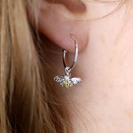 Clustdlysau Arian | Sterling Silver Earrings - Bee on Half Hoop with Gold