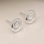 Clustdlysau Styd Arian | Sterling Silver Studs - Spiral