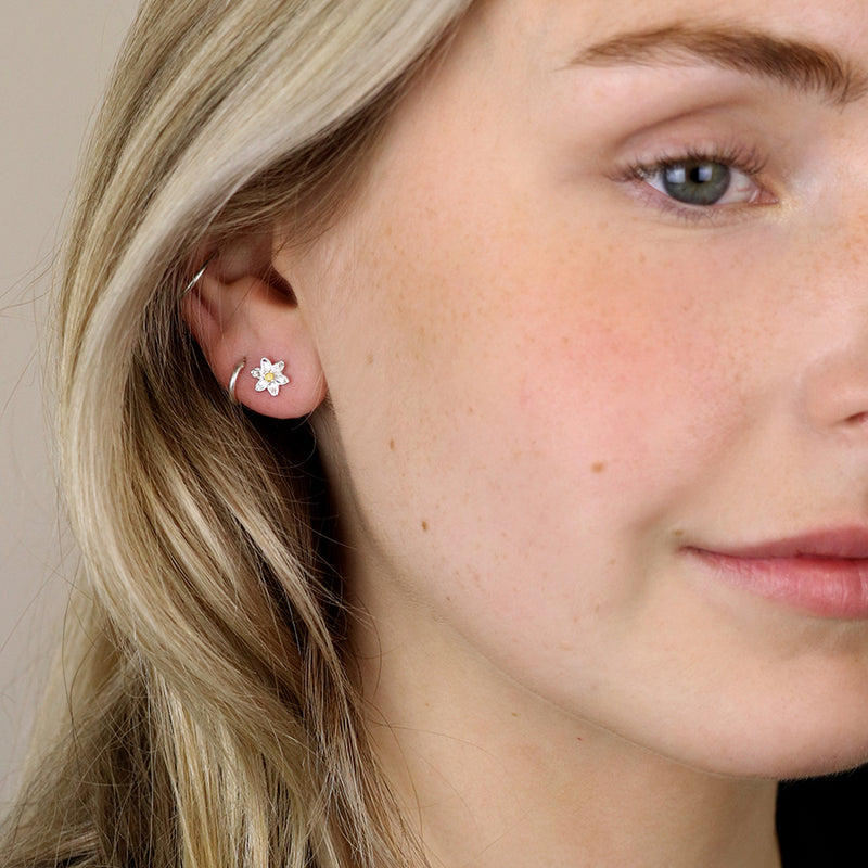 Clustdlysau Styd Arian | Sterling Silver Studs - Daffodils