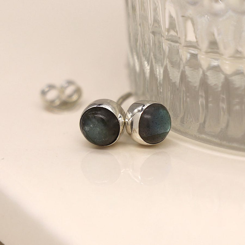 Clustdlysau Arian | Sterling Silver Round Stud Earrings - Labradorite