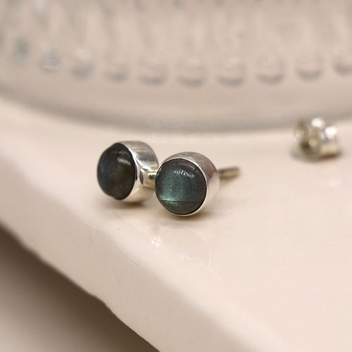 Clustdlysau Arian | Sterling Silver Round Stud Earrings - Labradorite