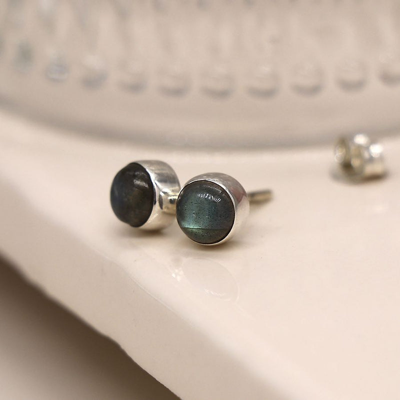 Clustdlysau Arian | Sterling Silver Round Stud Earrings - Labradorite