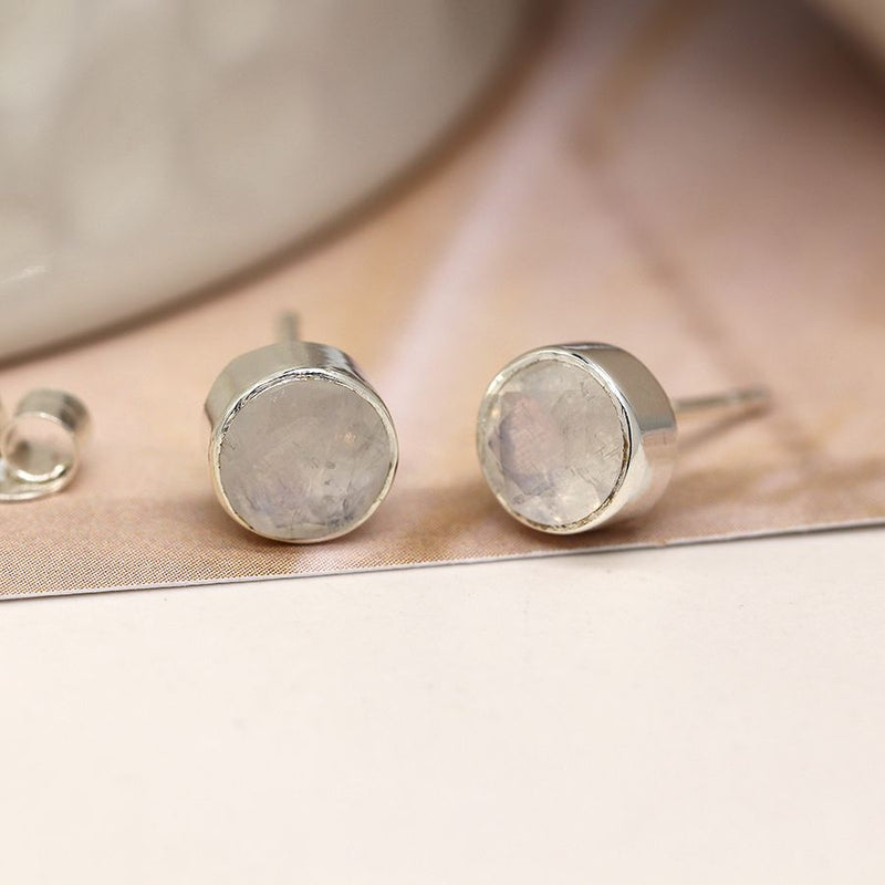 Clustdlysau Arian | Sterling Silver Round Stud Earrings - Moonstone