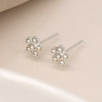 Clustdlysau Styd Arian | Sterling Silver Studs - Faux Pearl Flower