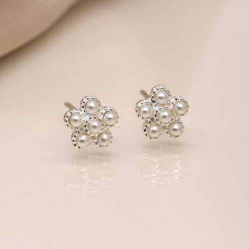 Clustdlysau Styd Arian | Sterling Silver Studs - Faux Pearl Flower
