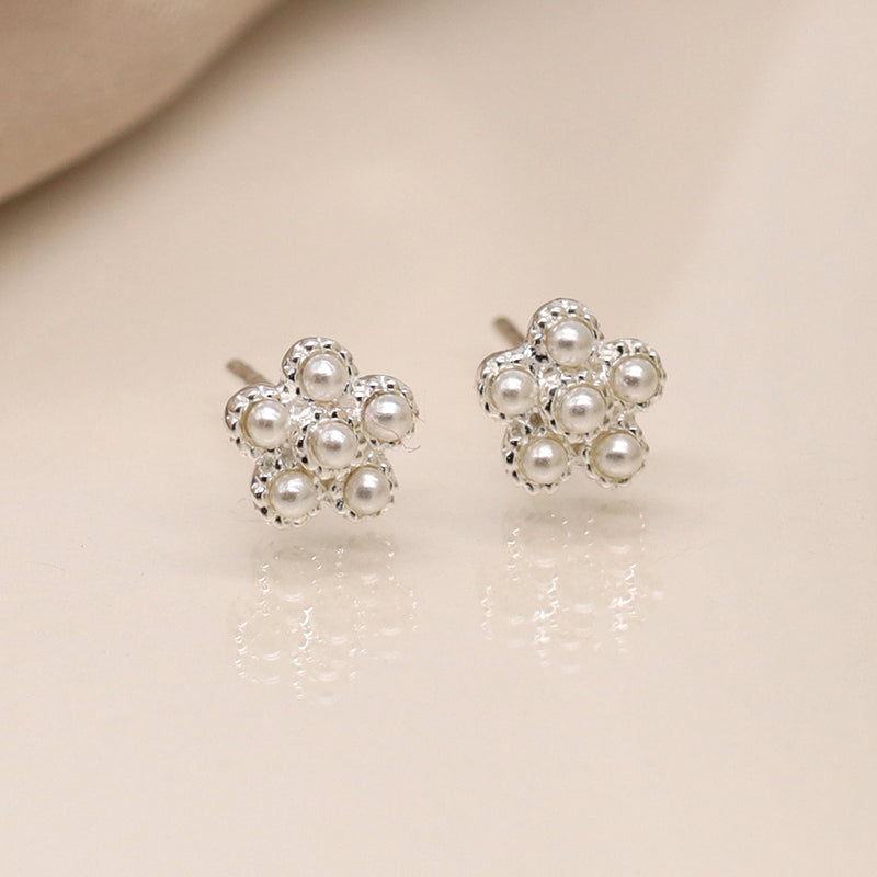 Clustdlysau Styd Arian | Sterling Silver Studs - Faux Pearl Flower