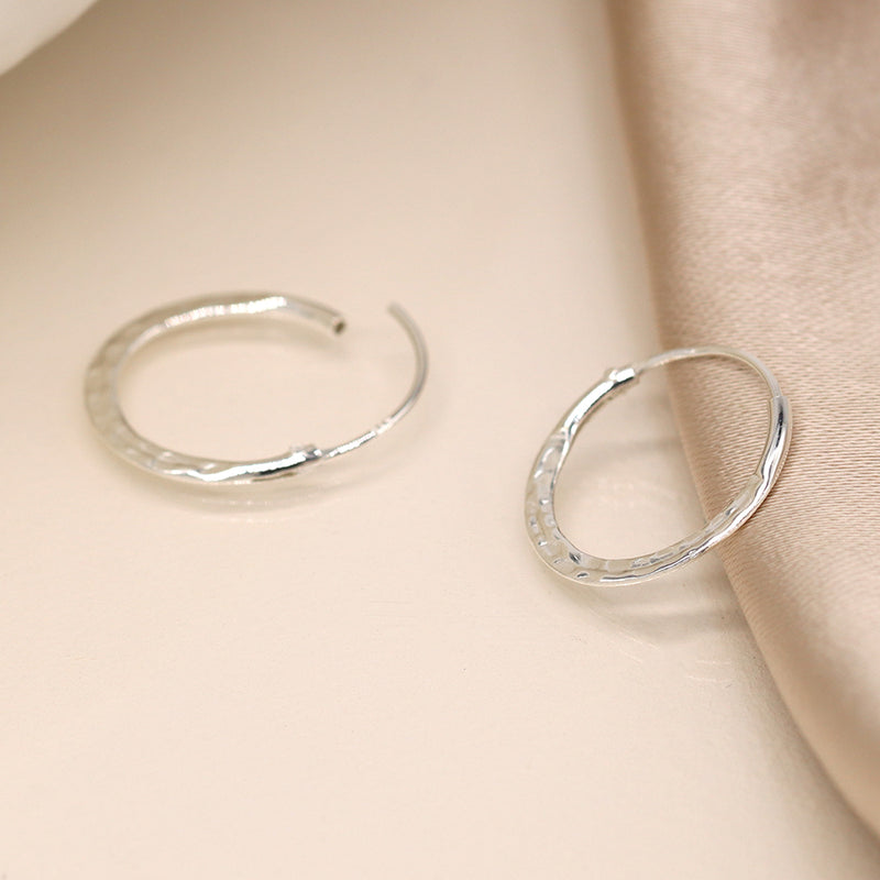 Clustdlysau Arian | Sterling Silver Earrings - Little Hammered Hoop